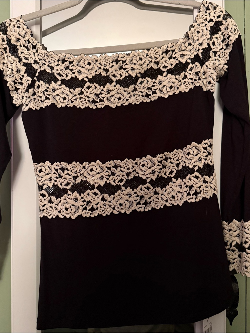 BNWT! Intimissimi Long-Sleeve Off the Shoulder Black Top/Cream Lace Trim - Sz S - Picture 7 of 7